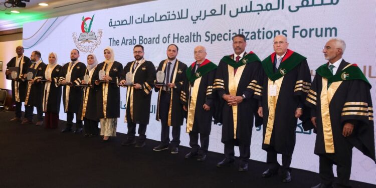 بحضور عادل عدوي احتفي المجلس العربي للاختصاصات الصحية بعمان ، بتخريج دفعة جديدة من الأطباء والممرضين الاختصاصيين من جميع الدول العربية