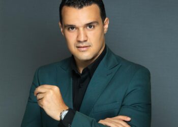 أحمد طارق سليم “تيخا”.. المصري الذي تغلّب على الموت ليقود ثورة الصحة والاستدامة والتكنولوجيا في العالم