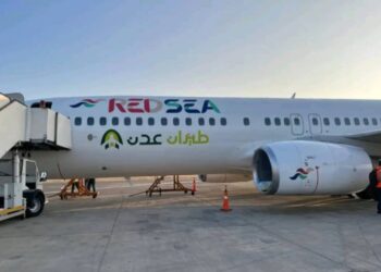 رجل الأعمال سمير القطيبي يدشن شركة “طيران عدن” بإطلاق أولى رحلاتها التجريبية من مطار عدن الدولي إلى القاهرة