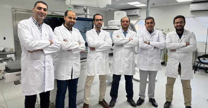 مستشفيات جامعة عين شمس تحقق إنجازًا عالميًا بعلاج 12 مريضًا في وحده القسطرة المخية
