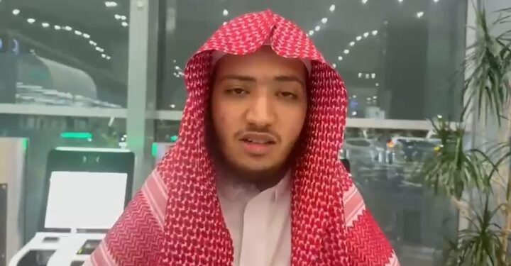 عقب تكريمه من معالي الوزير ” د. عبداللطيف آل الشيخ بمقر الوزارة بالرياض