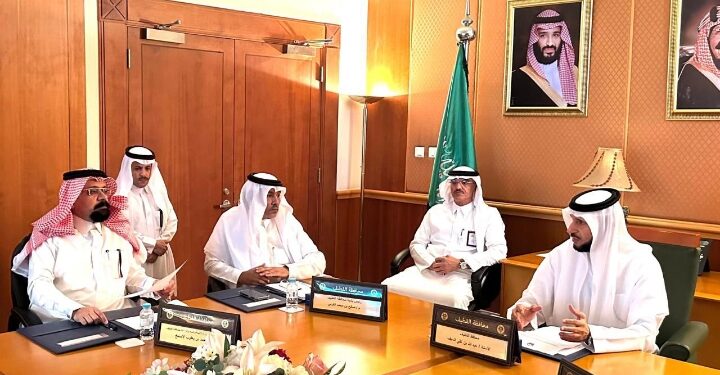 برئاسة السيف.. محلي القطيف يستعرض مشاريع 2025 ومقترح السوق البحري التراثي بالمحافظة