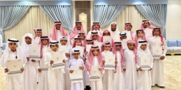 في مجلس الأمير “عبدالعزيز بن محمد”… “قبس” تُكرّم الأئمة والمعلمين والحافظين المتميزين: مسيرة نور تتواصل في خدمة القرآن والسنة والخطابة (صور)