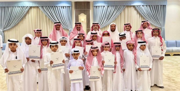 في مجلس الأمير “عبدالعزيز بن محمد”… “قبس” تُكرّم الأئمة والمعلمين والحافظين المتميزين: مسيرة نور تتواصل في خدمة القرآن والسنة والخطابة (صور)