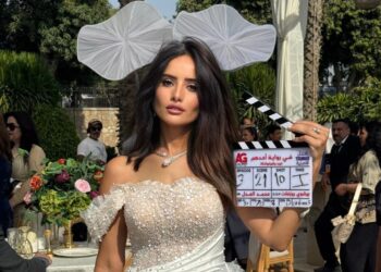 زينة تهرب من زفافها وتبدأ رحلة مليئة بالتقلبات في ورد وشوكولاته