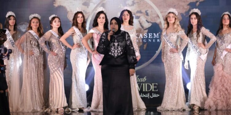 مصممة الأزياء المصرية سماح القاسمي تخطف الأنظار بعرض أزياء متميز في ختام ملكة جمال العرب للقارات