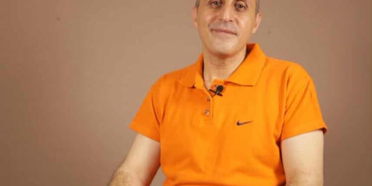 د. مصطفى محمود يكشف طرق العناية بأسنان أصحاب الأمراض المزمنة ويفرّق بين تقويم الأسنان وطبّ الأسنان التجميلي