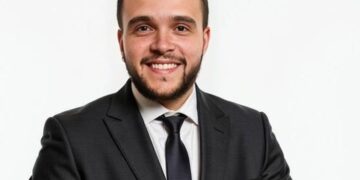 محمود عفيفي يتألق في برنامج أخبار السياحة على قناة النهار وشرم الفضائية