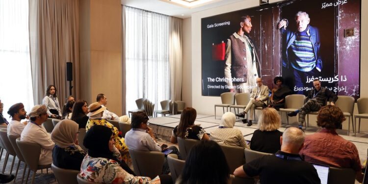 المخرج الأمريكي ستيفن سودربرغ خلال مهرجان الدوحة السينمائي:  سرد القصص الجيدة قائم في تكويننا وصفة مشتركة بيننا