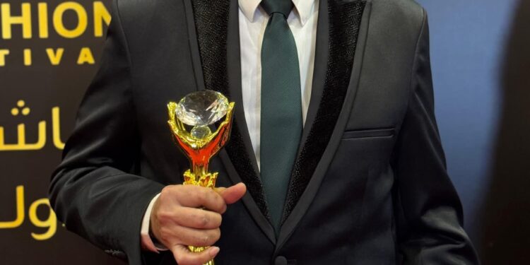 رسميا..تكريم مذهل لمصمم الأزياء الخبير حسن رشدي خلال فعاليات مهرجان (إيجي فاشون)