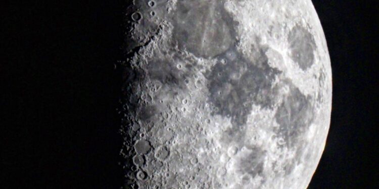 فلكية جدة…  *اليوم: القمر في طور التربيع الأول