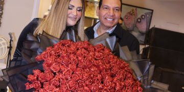 بااكبر تورتة فى مصر  عيد ميلاد ميرفت عطا الله  وأحيا الحفل الفنان مصطفى قمر وبحضور نجوم الفن والشخصيات العامة