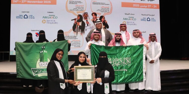 جامعة الملك عبدالعزيز تحصد مراكز متقدمة في مسابقة الخطابة البيئية بدبي