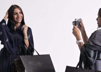 «المنصوري»… فخامة العباية الخليجية تتألق في مهرجان «آخر موضة» – الموسم 41