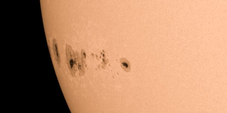 ظهور بقعة شمسية عملاقة