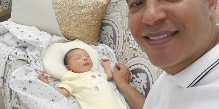 الإعلامي عبد الغني عوض يحتفي بقدوم «ريّان» ويُهنّئ وليد الحجري متمنيًا له حياة عامرة بالطاعة والسعادة