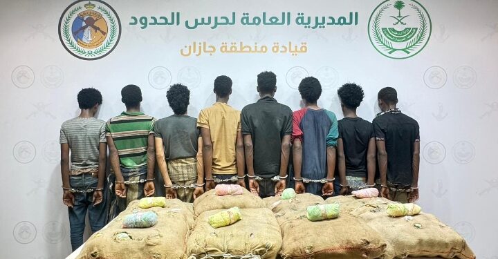 حرس الحدود بمنطقة جازان يقبض على (8) مخالفين لنظام أمن الحدود لتهريبهم (160) كيلوجرامًا من نبات القات المخدر