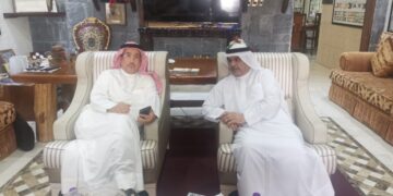 “زيارة ثقافية مميزة تجمع الشاعر أحمد محمد الحمادي مع وفد أصحاب المتاحف الخاصة في متحف رأس الخيمة للصور”