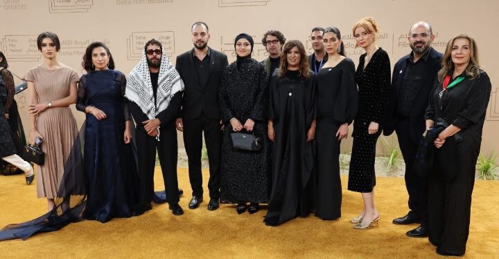   أفراد طاقم فيلم “صوت هند رجب” وأبطال القصة الحقيقيين في مهرجان الدوحة السينمائي: صوت هند هو صوت غزة وكلّ الفلسطينيين