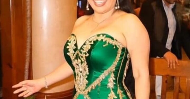 تحتفل سيدة الأعمال هند الدسوقى بعيد ميلادها وسط مجموعة من أقاربها وأصدقائها