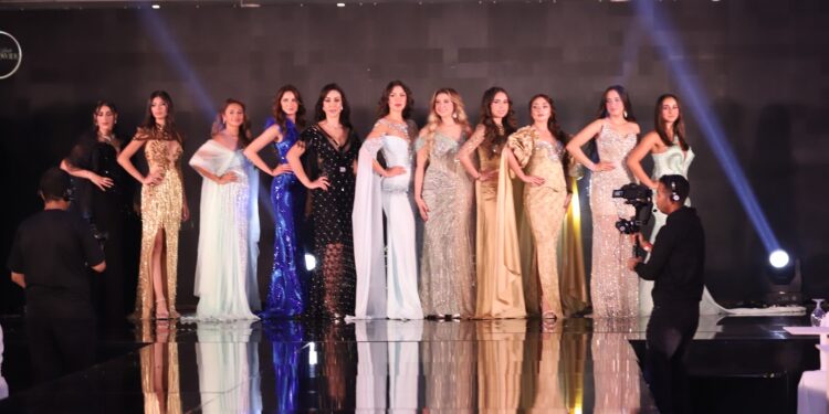 مصممة الأزياء السعودية فاطمة الهذال تبهر الحضور في ختام ملكة جمال العرب للقارات ٢٠٢٥