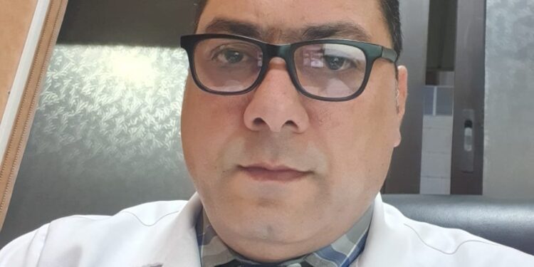 د. عادل الشناوي استشاري الأمراض الصدرية بمستشفيات الحمادي