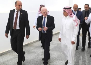 نائب وزير الصناعة السعودى يزور مصنع “وادى النيل إشتيو” لتصنيع فلاتر الغسيل الكلوى بالقاهرة