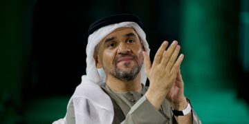 حسين الجسمي يحتفي بعيد الاتحاد الـ54 في خورفكان .. حضور كامل العدد وليلة وطنية عائلية راقية تتصدر الترند