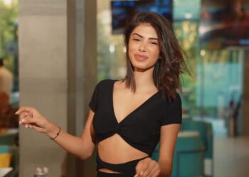 ملكة جمال العرب آسيا سارة زعيتر بطلة كليب انسى وطنش للنجم محمد اسكندر