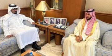 محافظ القطيف يلتقي المدير التنفيذي لقطاع الوسطى بشبكة الخدمات الصحية الطرفية