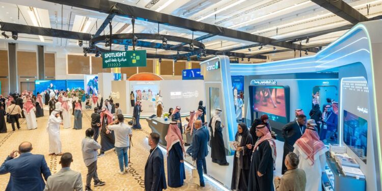 بناء بيئة متطورة”.. دورات المنتدى السعودي للإعلام ترصد تحولات “رؤية 2030” في القطاع