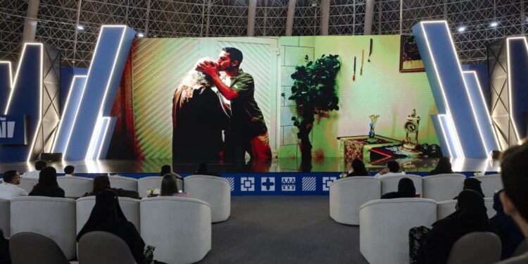 زبرجد” فيلم روائي يجذب زوار معرض جدة للكتاب