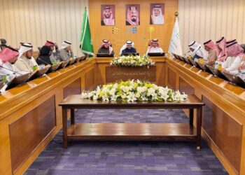 تعليم الطائف” يناقش نظامي أعمالي والدعم الموحد والتشكيلات المدرسية