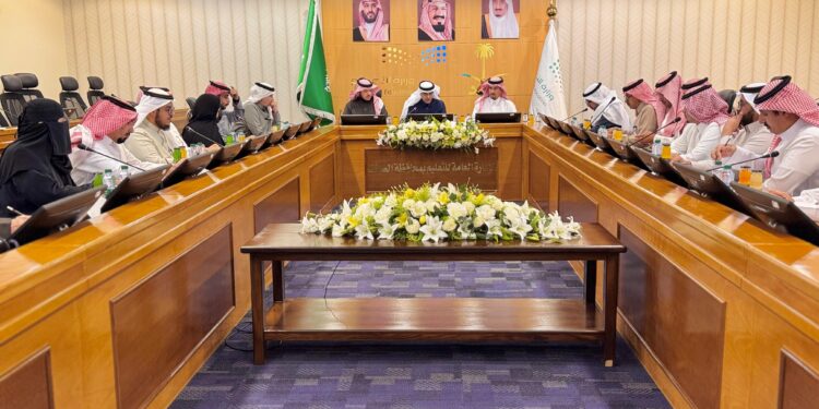 تعليم الطائف” يناقش نظامي أعمالي والدعم الموحد والتشكيلات المدرسية
