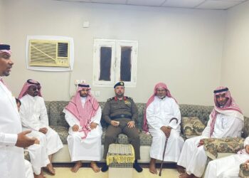 مدير شرطة منطقة جازان يقدم التعازي لشيخ قبيلة العكرة في وفاة شقيقته