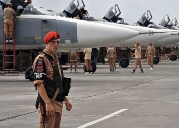 تسريب «سري للغاية»: وثيقة منسوبة إلى مناف طلاس تقترح إخراج روسيا من حميميم واستبدالها بوجود عسكري أوكراني في سورية