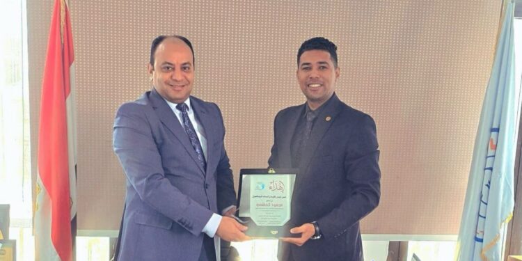 رئيس كيان شباب الرياضيين يكرّم عميد كلية علوم الرياضة للبنات بجامعة الأزهر ويبحث سبل التعاون المشترك