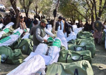 مركز الملك سلمان للإغاثة يوزّع 385 حقيبة إيوائية في ولاية كنر بأفغانستان