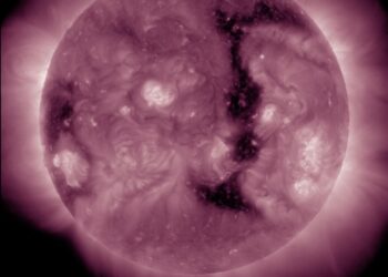 فلكية جدة…  ثقب إكليلي شمسي ضخم يواجه الأرض