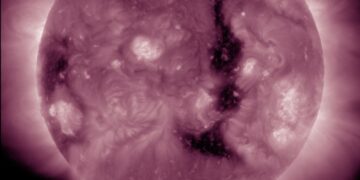 فلكية جدة…  ثقب إكليلي شمسي ضخم يواجه الأرض