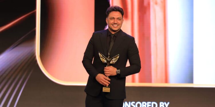 عمرو سلامة يتوج بجائزة أفضل مطرب شعبي 2025 في مهرجان «وشوشة للأفضل»