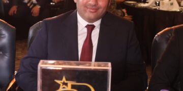 تكريم المهندس امير سامى رئيس شركة بيزنس باي للتطوير العقاري فى ملتقى المستثمرين الأفرو-آسيوي بحضور وزراء وسفراء  ورجال الأعمال