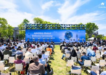 التكنولوجيا ترفع المجد: روبوتات AiMOGA تقود الصناعة وتفتح فصلًا جديدًا من حفلات التتويج المدعومة بالروبوتات في البطولات الرياضية الدولية