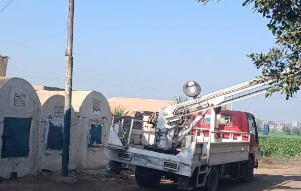 استمرار رفع كفاءة الانارة العامة بالطرق الرئيسية مداخل المدينة   رئيس المدينة ،صيانة واصلاح كشافات الانارة العامة بقلين