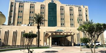تقنية متقدمة تنقذ حياة مريض بمجمع الدمام الطبي