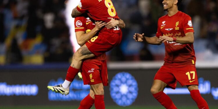 القادسية يكتسح الرياض برباعية نظيفة في الدوري السعودي