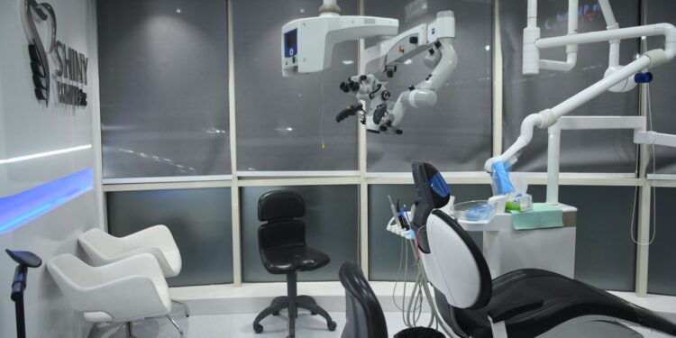 وداعًا لفوبيا الأسنان: كيف حوّلت مراكز «شايني وايت» رحلة العلاج من تجربة مرهقة إلى غفوة هادئة؟