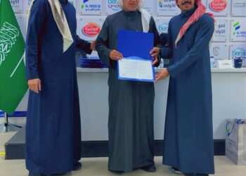 إدارة الإعلام والاتصال بنادي الفتح تكرّم الزميل زهير الغزال تقديرًا لحضوره الدائم للمؤتمرات