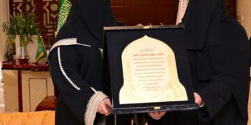 تعليم جدة يكرّم ” الشارخ ” بمناسبة تقاعدها تقديرًا لمسيرة مهنية حافلة بالعطاء