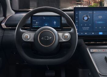 جنرال موتورز والمنصور تقودان ثورة التنقل الكهربائي  الكشف عن كابتيفا الكهربائية وسبارك الكهربائية